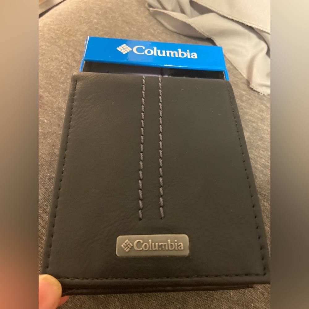 Brand new Columbia wallet